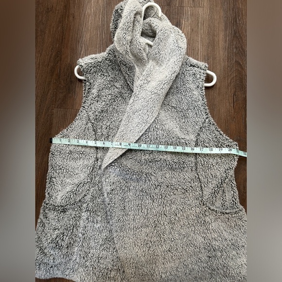 Soft Surroundings So Cozy Gray Vest Plush Sherpa
Fleece - Picture 10 of 11